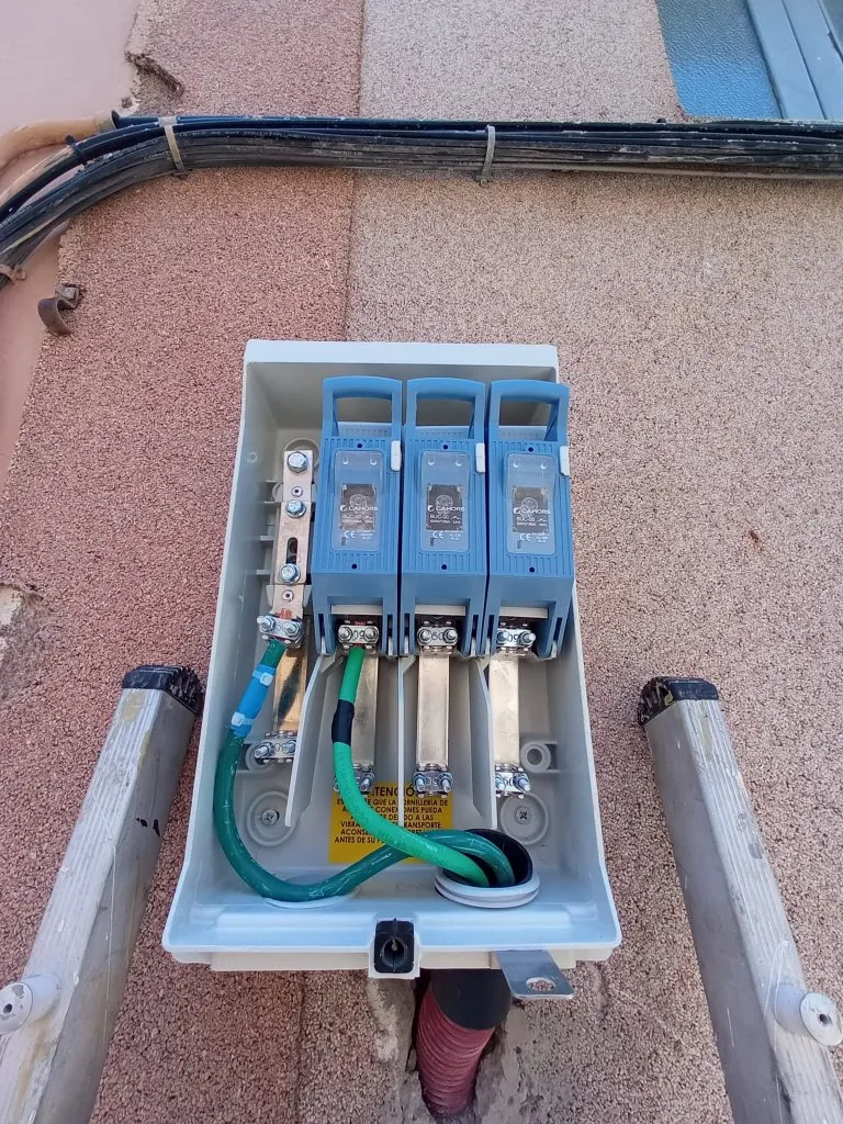 Caja general de protección durante la reforma eléctrica en Santa Cruz